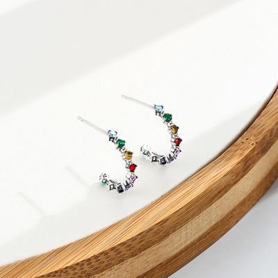 S925 0.6in 1.4g 레인보우 스터드 귀걸이 5A 스털링 실버 중간 크기 후프 귀걸이